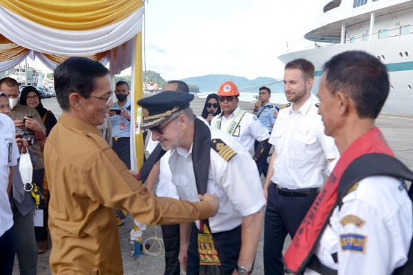 Kapal Pesiar MS Amera Singgah Di Teluk Sabang