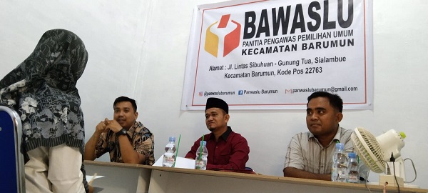 Tes wawancara Panwas Kelurahan dan desa se-Kecamatan Barunun diikuti 40 orang peserta. (Waspada/Idaham Butar Butar)