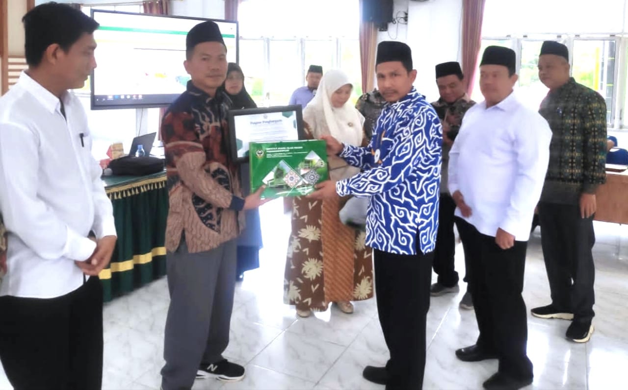 MAN 1 Padangsidimpuan Terima Penghargaan Dari UIN Syahada