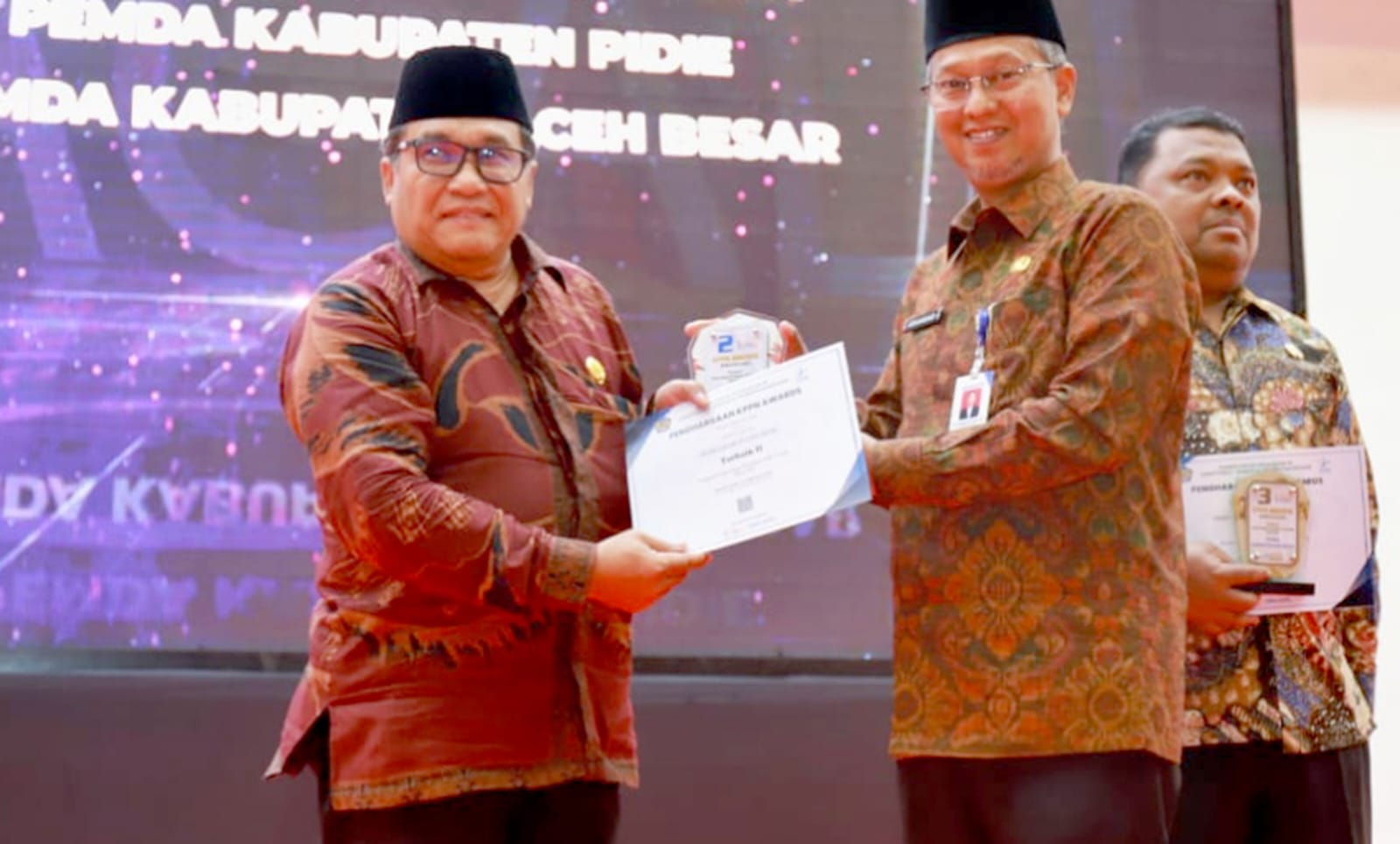 Pj Bupati Pidie Terima Awards Terbaik II Dari Kemenkeu