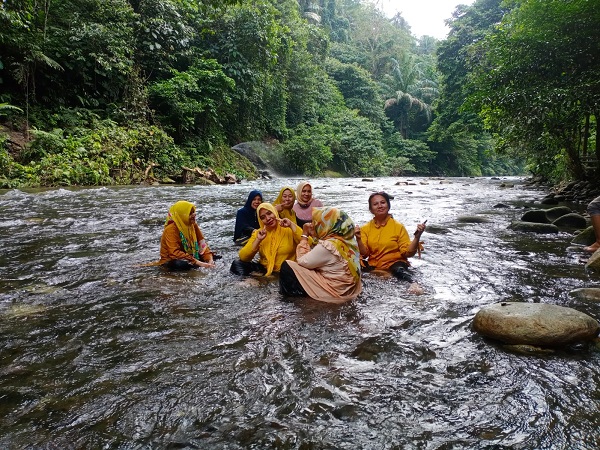 Serunya Berwisata Alam Di Desa Bartong