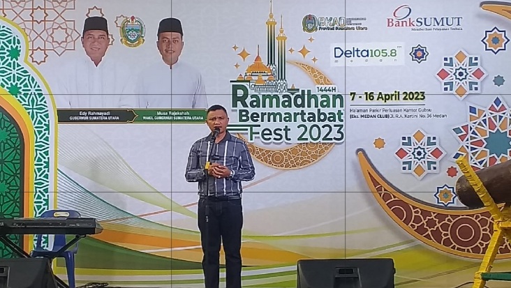 Kepala Badan Keuangan dan Aset Daerah Pemprovsu Drs Ismael Parenus  Sinaga memberi sambutan pada acara Ramadhan Bermartabat Fest 2023 yang diadakan di Jalan RA Kartini Lapangan Parkir Kantor Gubsu (eks Medan Club), Sabtu (8/4). Waspada/ist