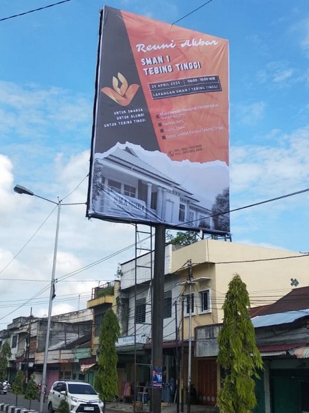 Baliho Reuni Akbar SMANSA Tebingtinggi Hiasi Wajah Kota