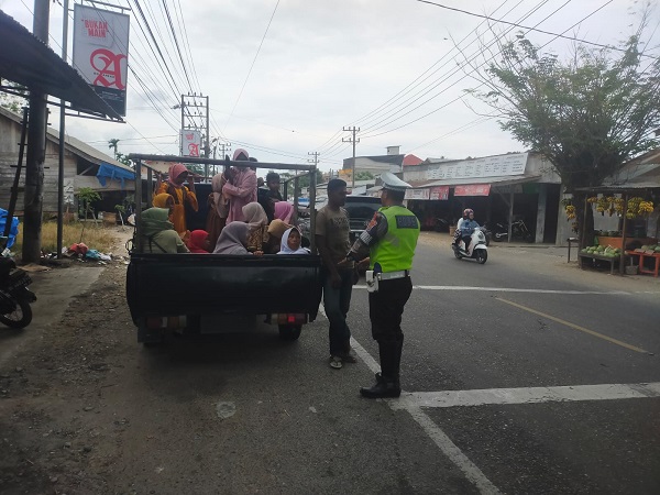 Hindari Kecelakaan, Mobil Bak Terbuka Dilarang Angkut Penumpang