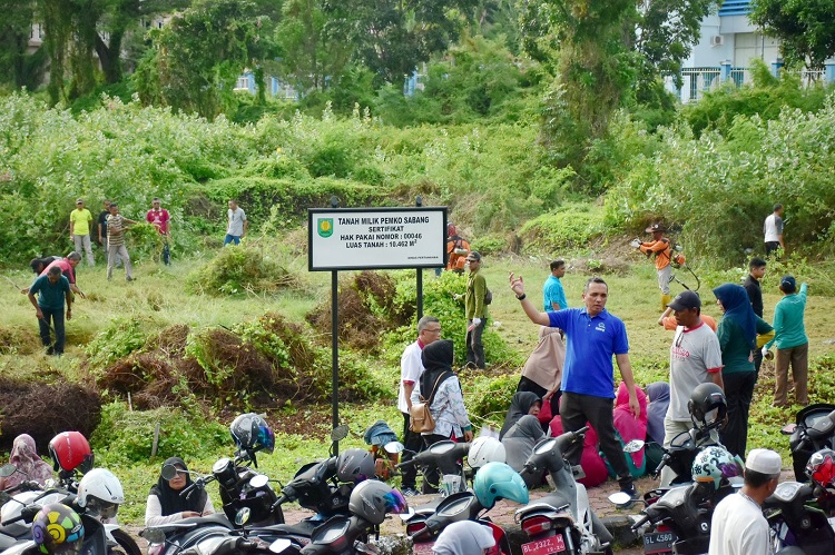 ASN Pemko Sabang Gotong Royong Bersihkan Lingkungan