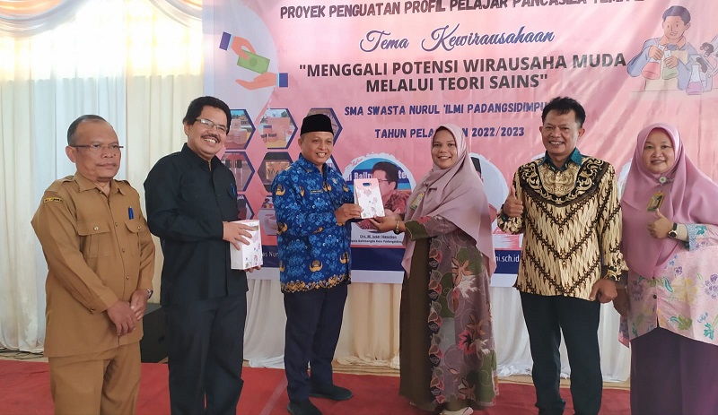 SMA Nurul Ilmi Padangsidimpuan Panen Produk Sains Siswa