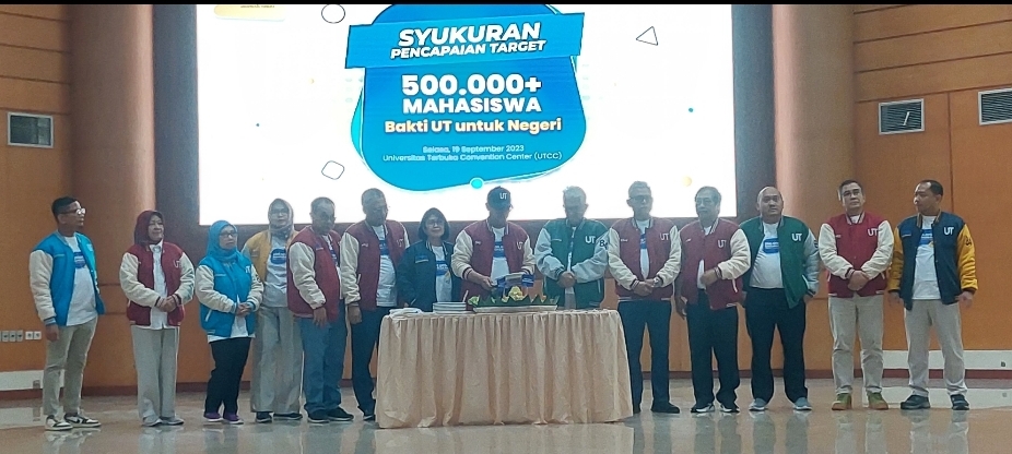 Capai Target 500 Ribu Mahasiswa, UT Gelar Syukuran