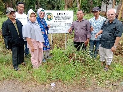 PROFESOR Mengabdi, diketuai oleh Prof. Ir. Zulkifli Nasution, M.Sc, Ph.D, beranggotakan Prof.Dr.Ir.Renita Manurung, M.T, Ameilia Zuliyanti Siregar, M.Sc, Ph.D, dan Dr. Ir. Mukhlis. SM.Si melakukan kegiatan dalam bentuk pelatihan Penggunaan Pupuk Tepat Guna, di Kecamatan Gebang, Kabupaten Langkat. Waspada/Ist