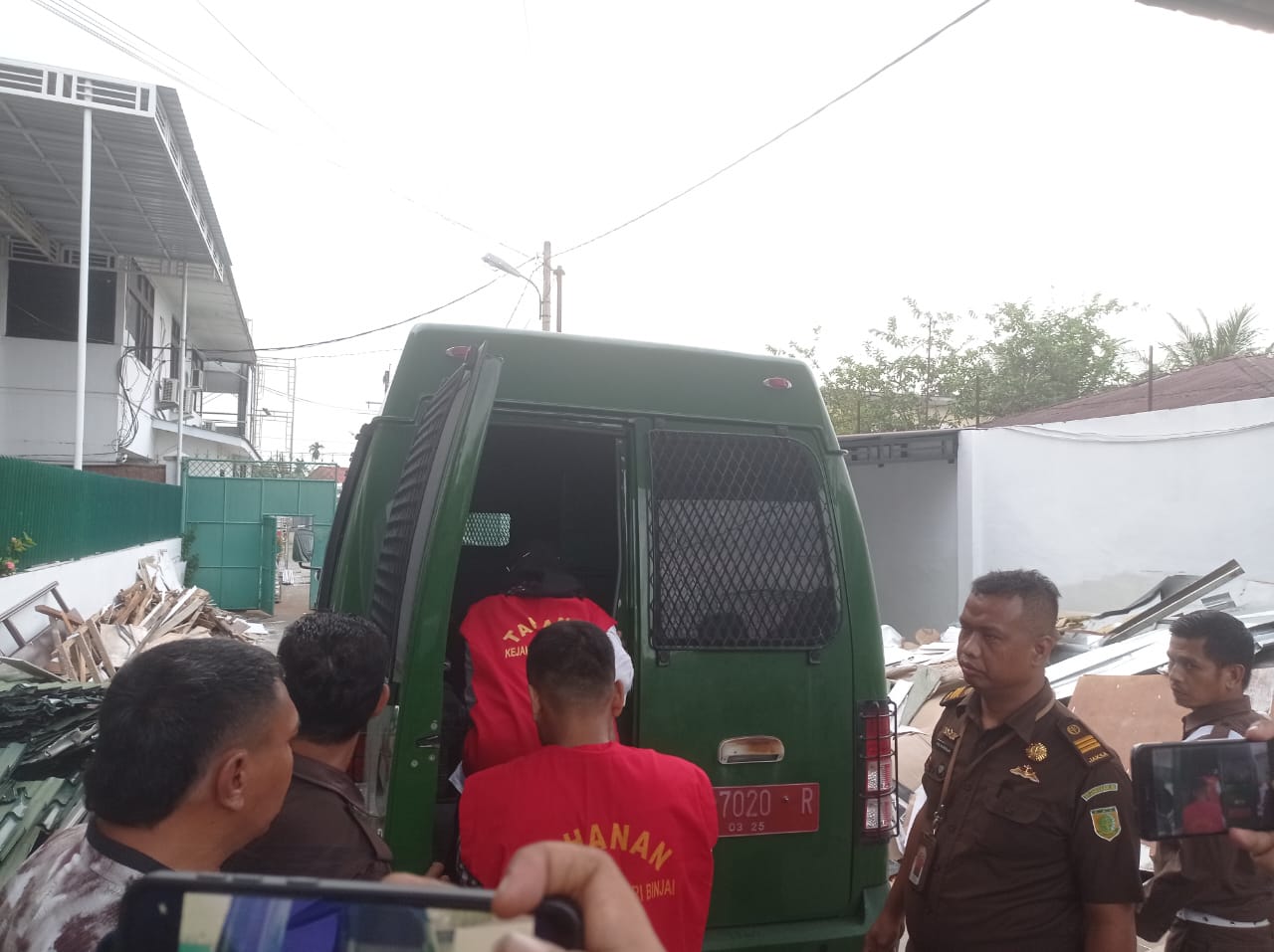 6 Tersangka Dugaan Korupsi Dana BOS MAN Binjai Ditahan