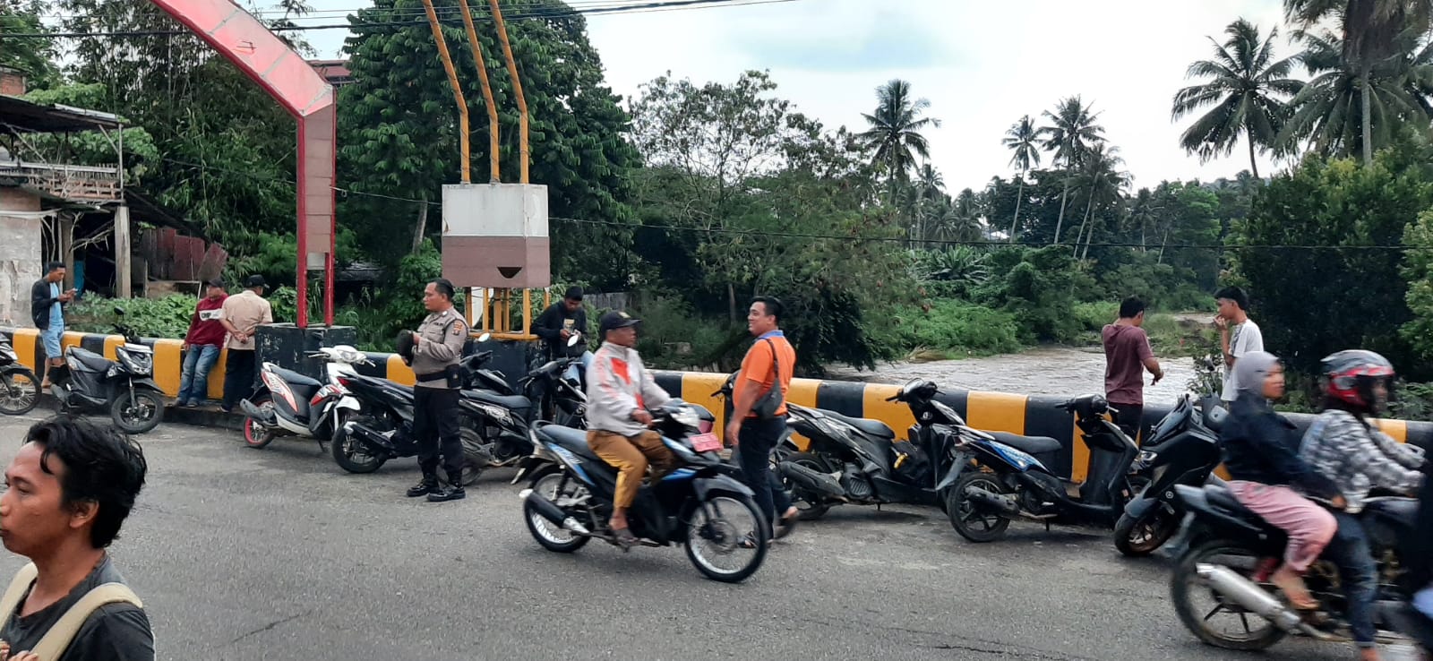 2 Anak Hanyut Dari Bawah Jembatan Siborang Sidimpuan