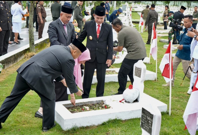 HUT Ke-78 TNI, Wali Kota Ikuti Upacara Ziarah Nasional Di TMP Bukit Barisan