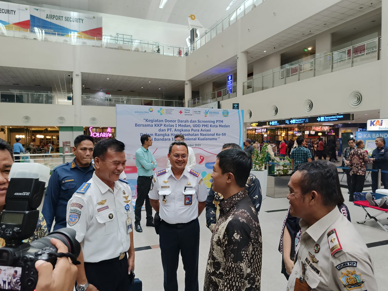 Satpol PP P. Siantar Tertibkan Atribut Peserta Pemilu 