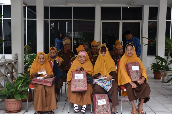 Peringatan Hari Pahlawan ke-78 tahun 2023, di halaman Pendopo Wali Kota Langsa, Jumat (10/11). Waspada/Munawar