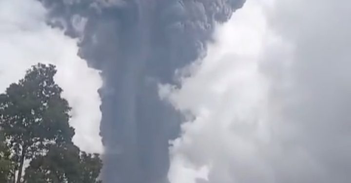 Gunung Marapi Singgalang Meletus, Warga Panik Berhamburan Keluar Rumah