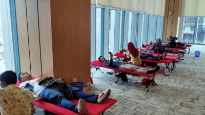 Semarak HUT BRI Ke-128, Menggelar Donor Darah.