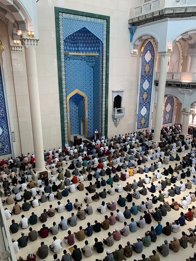 PELAKSANAAN Shalat Jumat pertama di Masjid Agung. Waspada/Ist