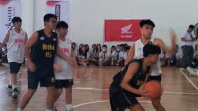 Tim Bola Basket Dua Sekolah Buat Heboh