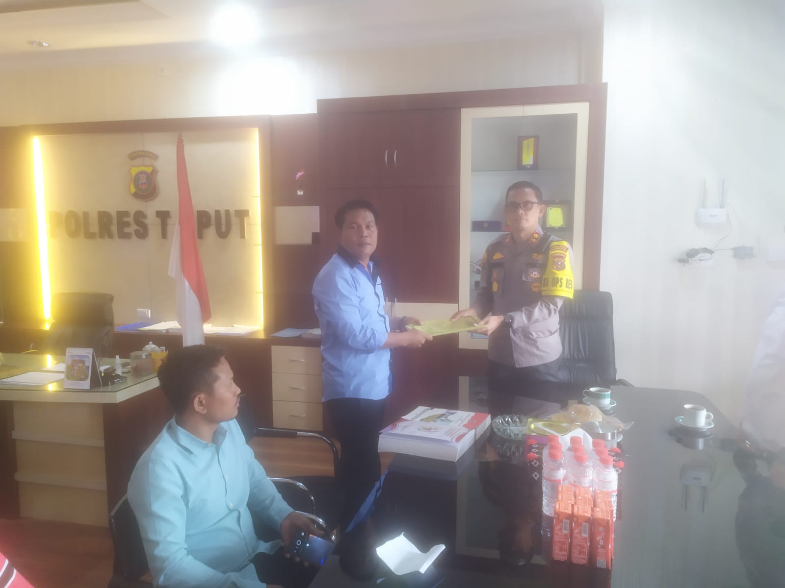 Puluhan Massa Demo Kantor Bupati Dan Polres Taput