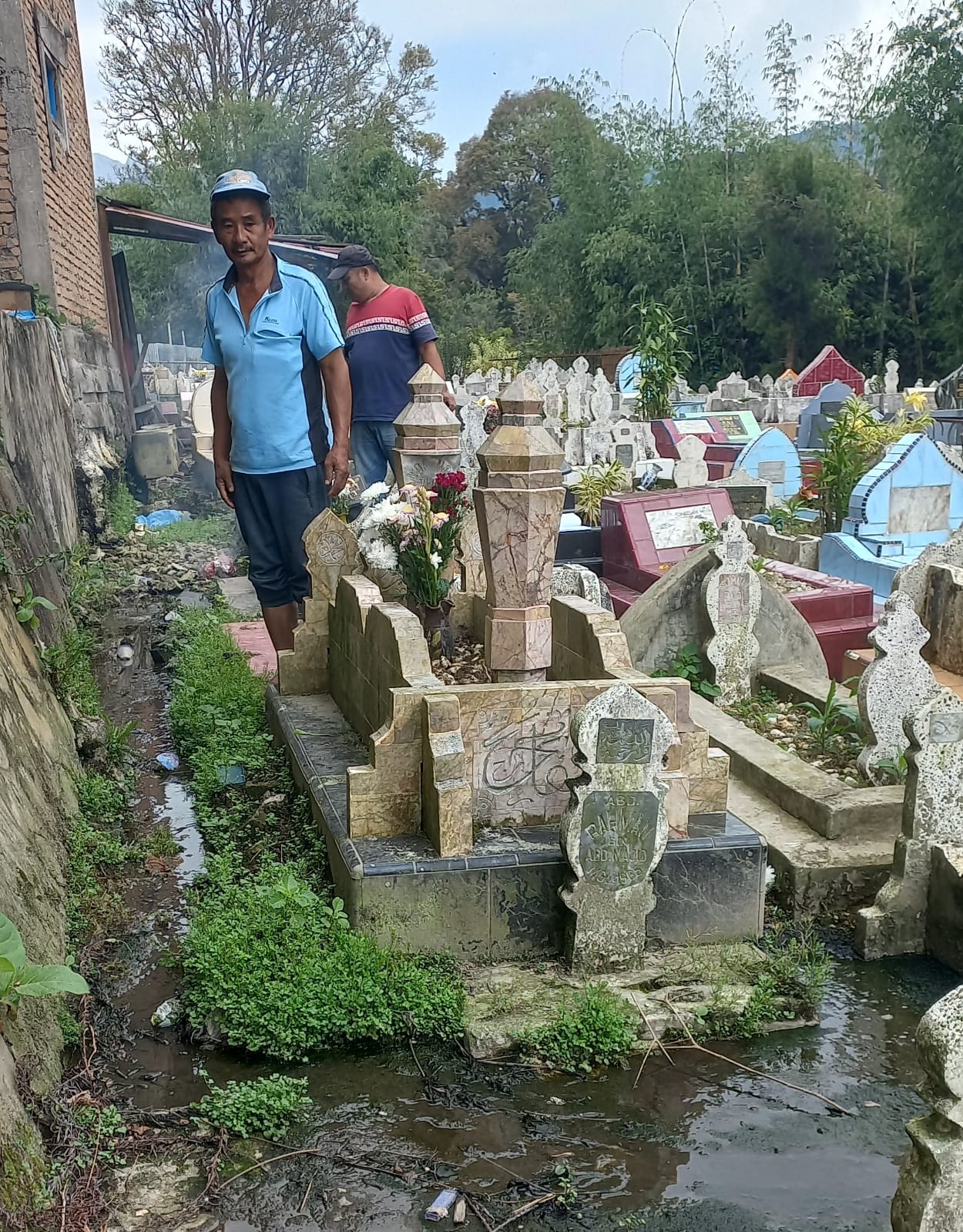 Limbah Bercampur Kotoran Manusia, Genangi Perkuburan Muslim Tingkat Lima Berastagi