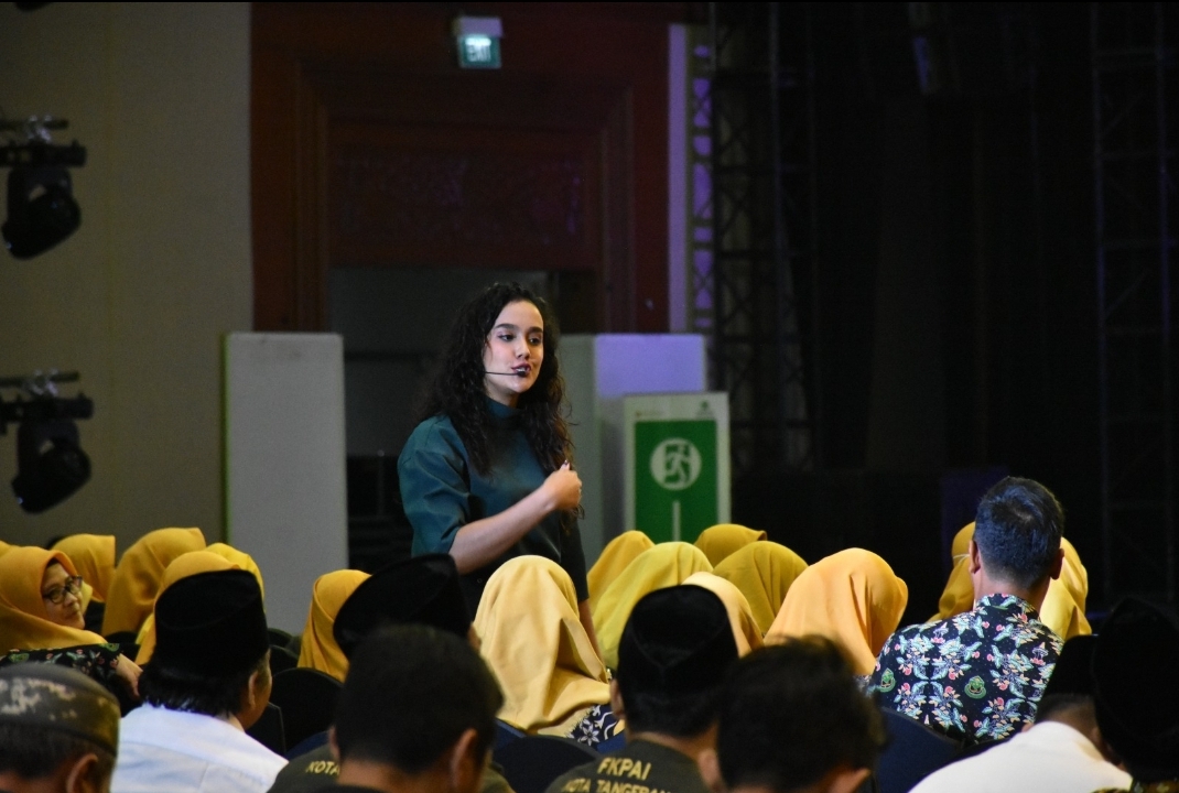 Jadi Pembicara di Panggung Dev-X Kemenag, Putri Indonesia Intan Aletrino Berbagi Tips Personal Branding