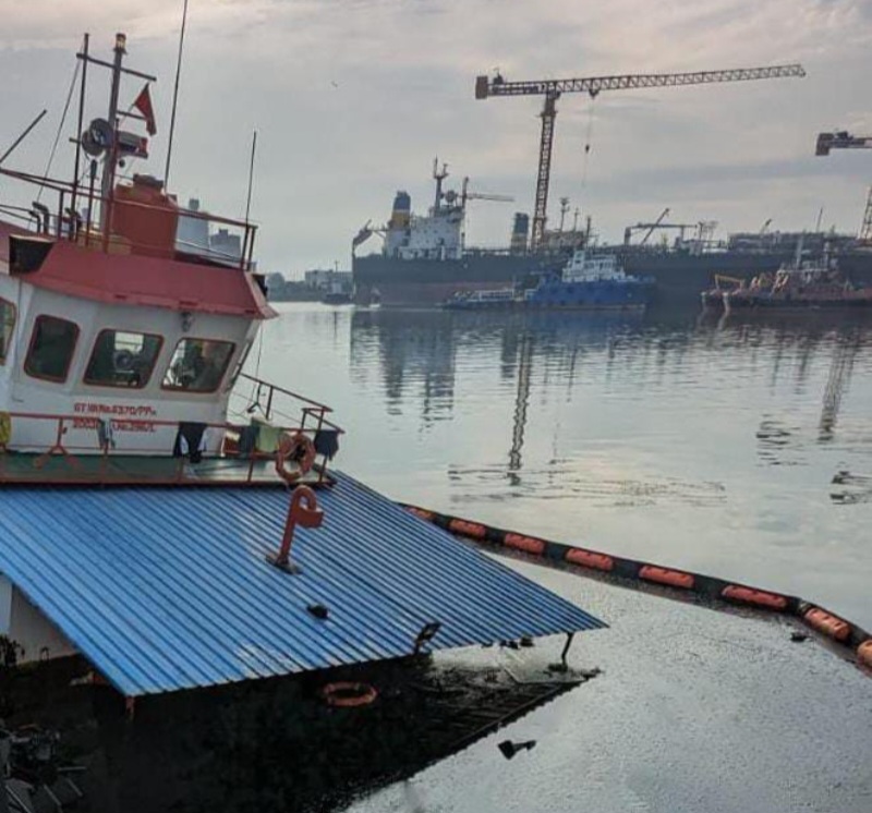 Kapal Pengangkut MFO Bocor, Minyak Tumpah Cemari Laut Belawan