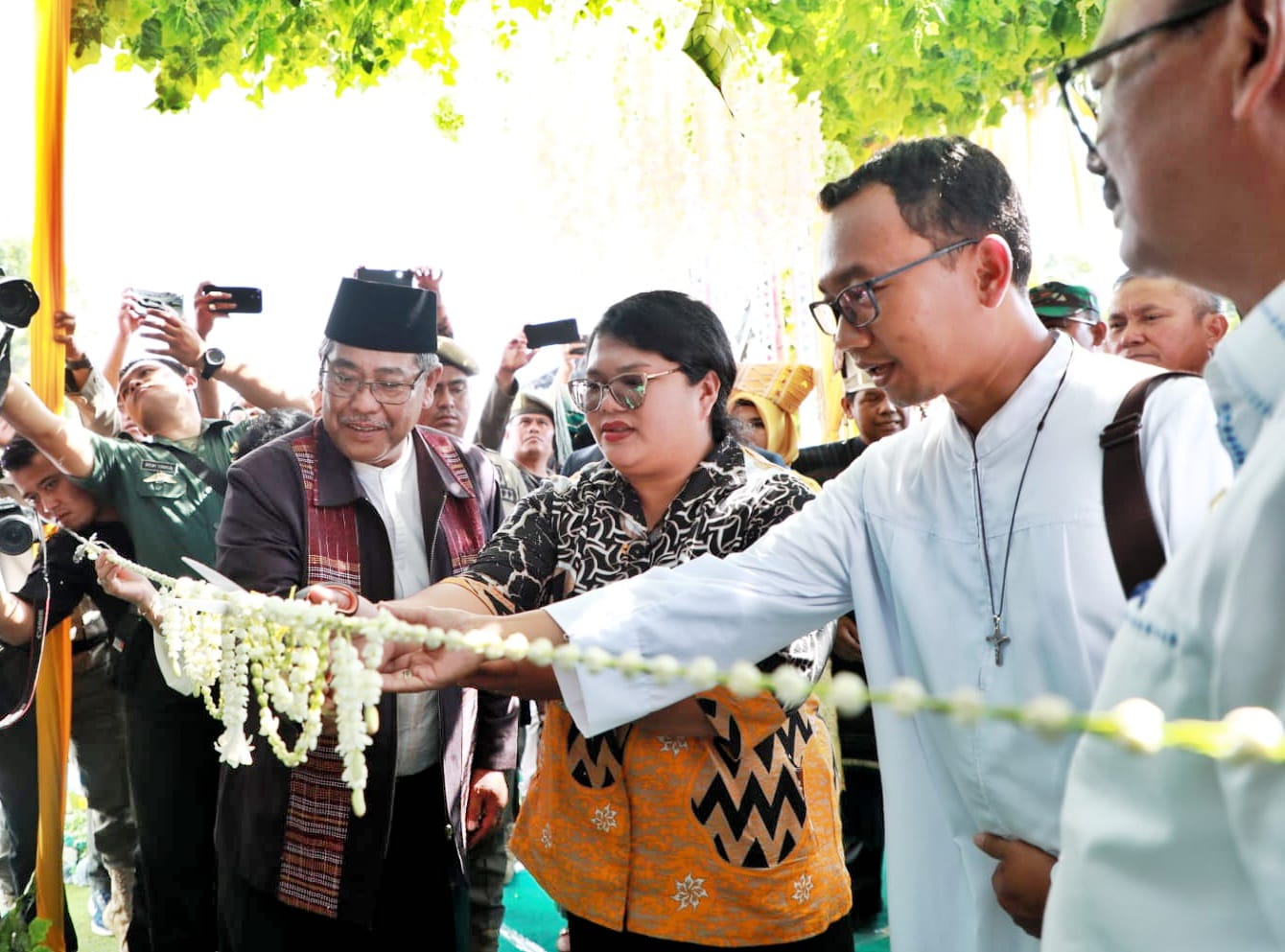 Kantor Camat Tapian Dolok Diresmikan, Ini Pesan Bupati Radiapoh H Sinaga