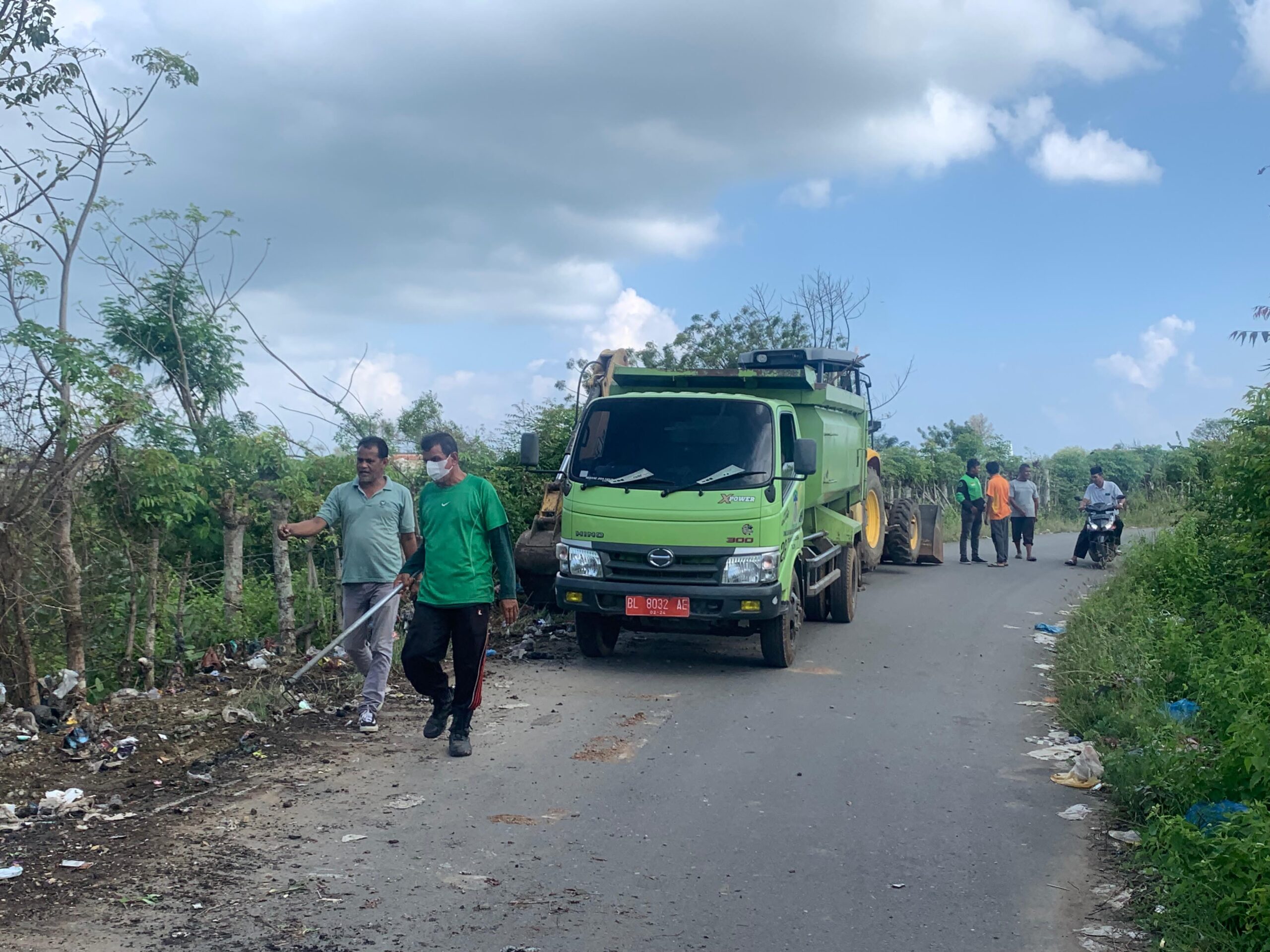 DLH Aceh Besar Lakukan Aksi Pungut Sampah Satu Jam Di Kajhu