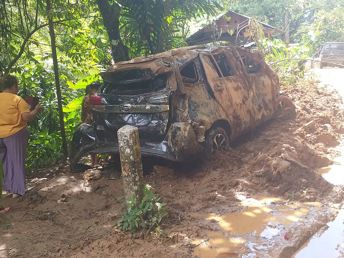 2 Alat Berat Evakuasi Korban Jalan Longsor Tarutung-Sibolga