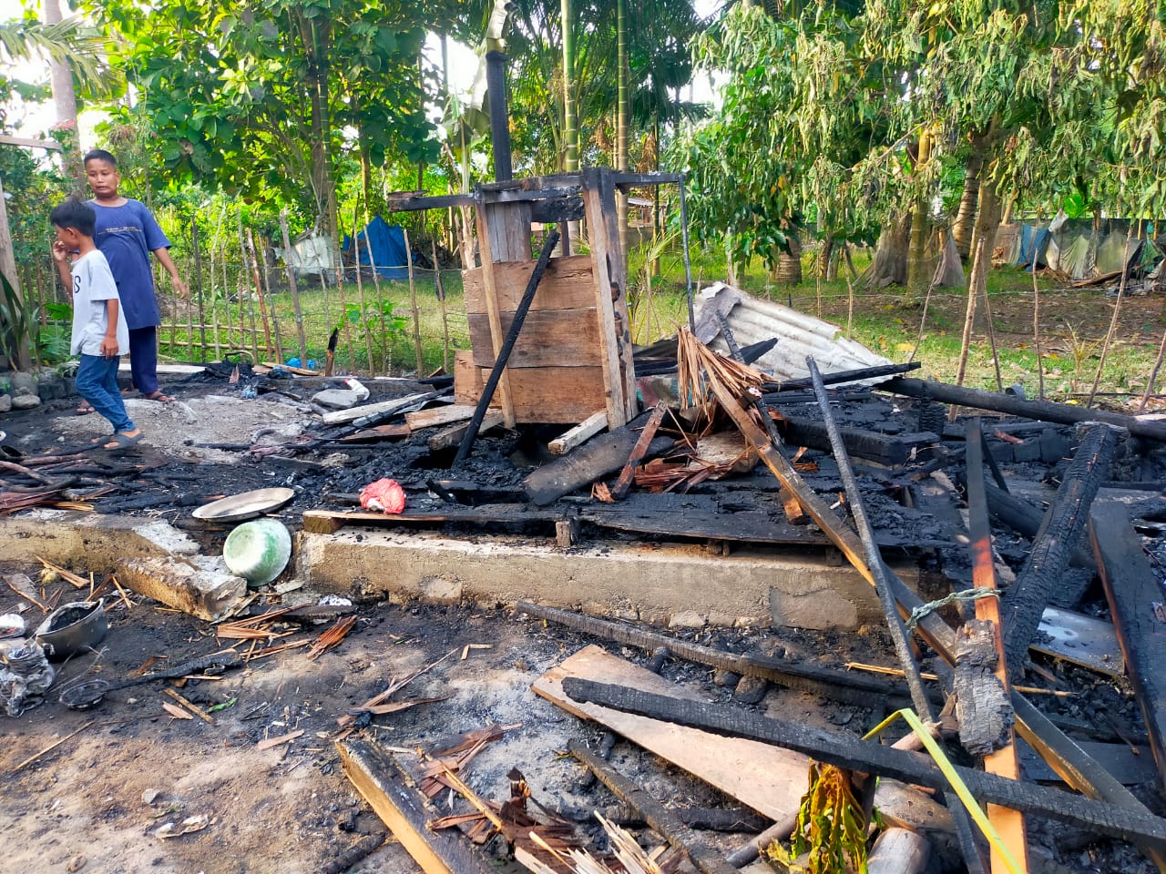 Rumah Kayu Musnah Terbakar Di Lam Apeng