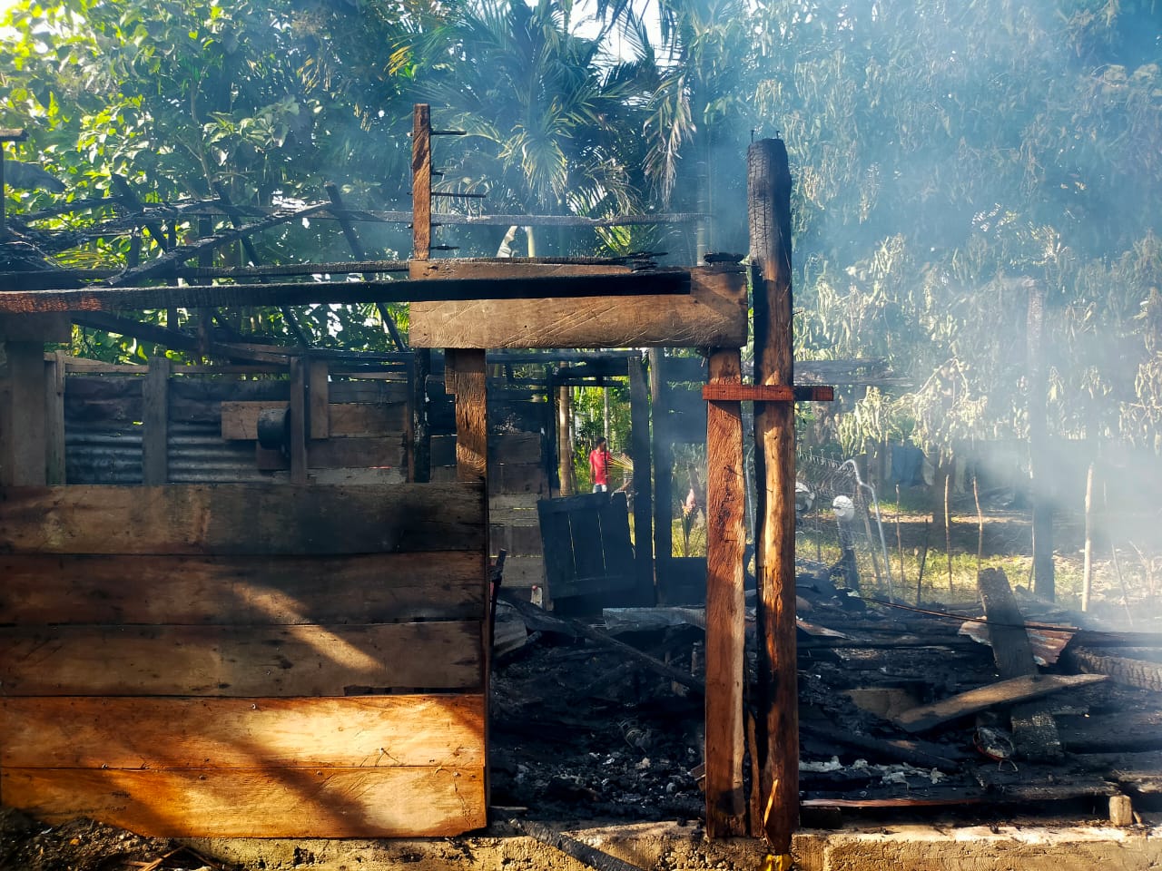 Rumah Kayu Musnah Terbakar Di Lam Apeng