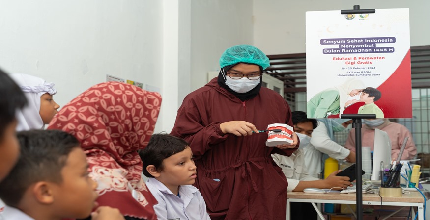 KEGIATAN Edukasi perawatan Gigi Dan Mulut terhadap 1000 santri Pesantren Darul Arafah dalam rangka menyambut bulan suci Ramadhan 1445 H digelar FKG RSGM Universitas Sumatera Utara bersama Pepsodent. Waspada/ist