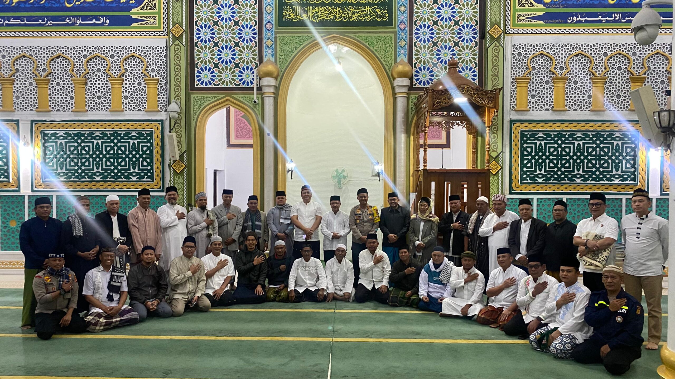 Salat Subuh Di Masjid Ruhama Takengon, Ini Pesan Kapolda Aceh