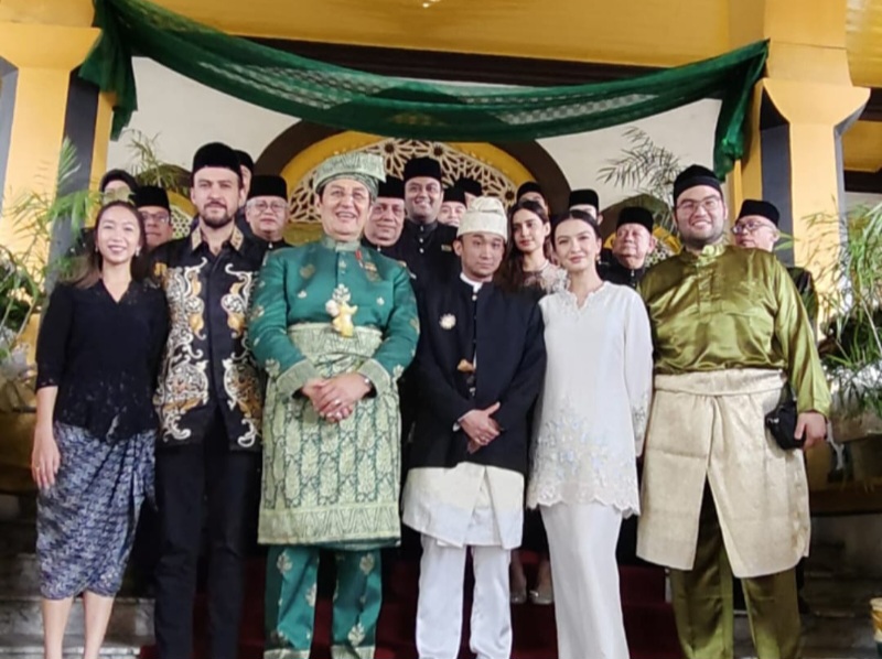 DR H Rahmat Shah Terima  Anugerah Kurnia Gelar Dari Sultan Deli