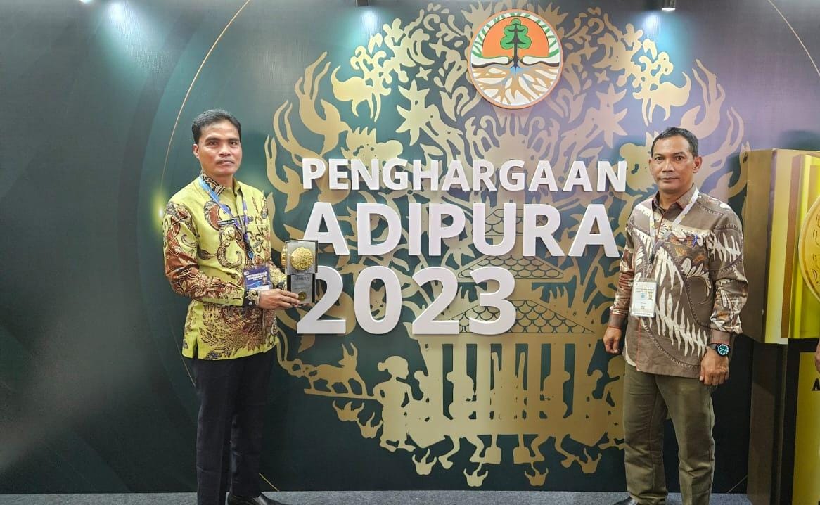 Pj Wali Kota Langsa Terima Piala Adipura