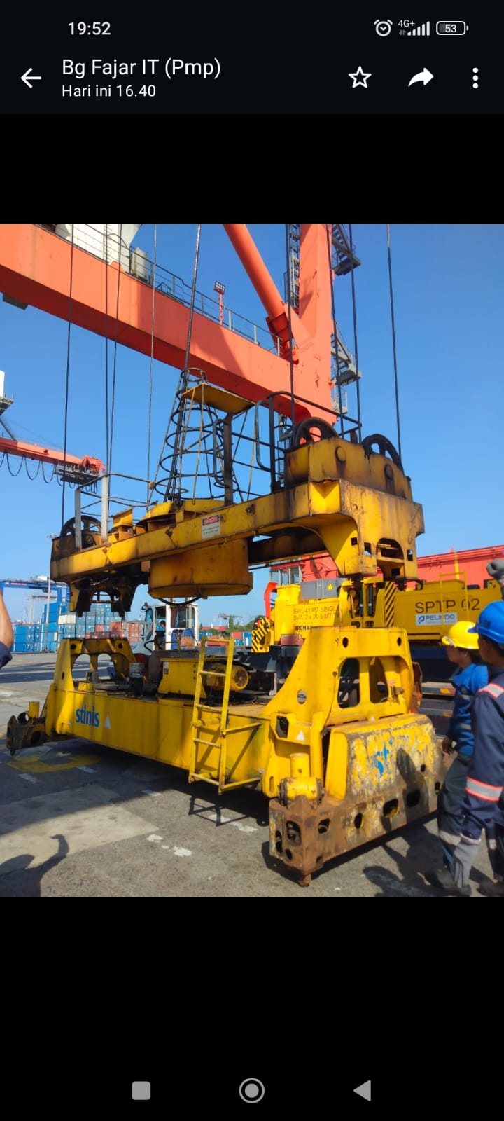 PT PMP Kolaborasi PT BIMA Lakukan Pemasangan Spreader Pada Container Crane