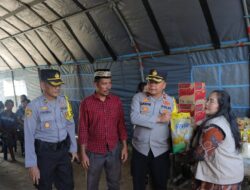 Polres Sibolga Berikan Bantuan Korban Kebakaran 17 Rumah