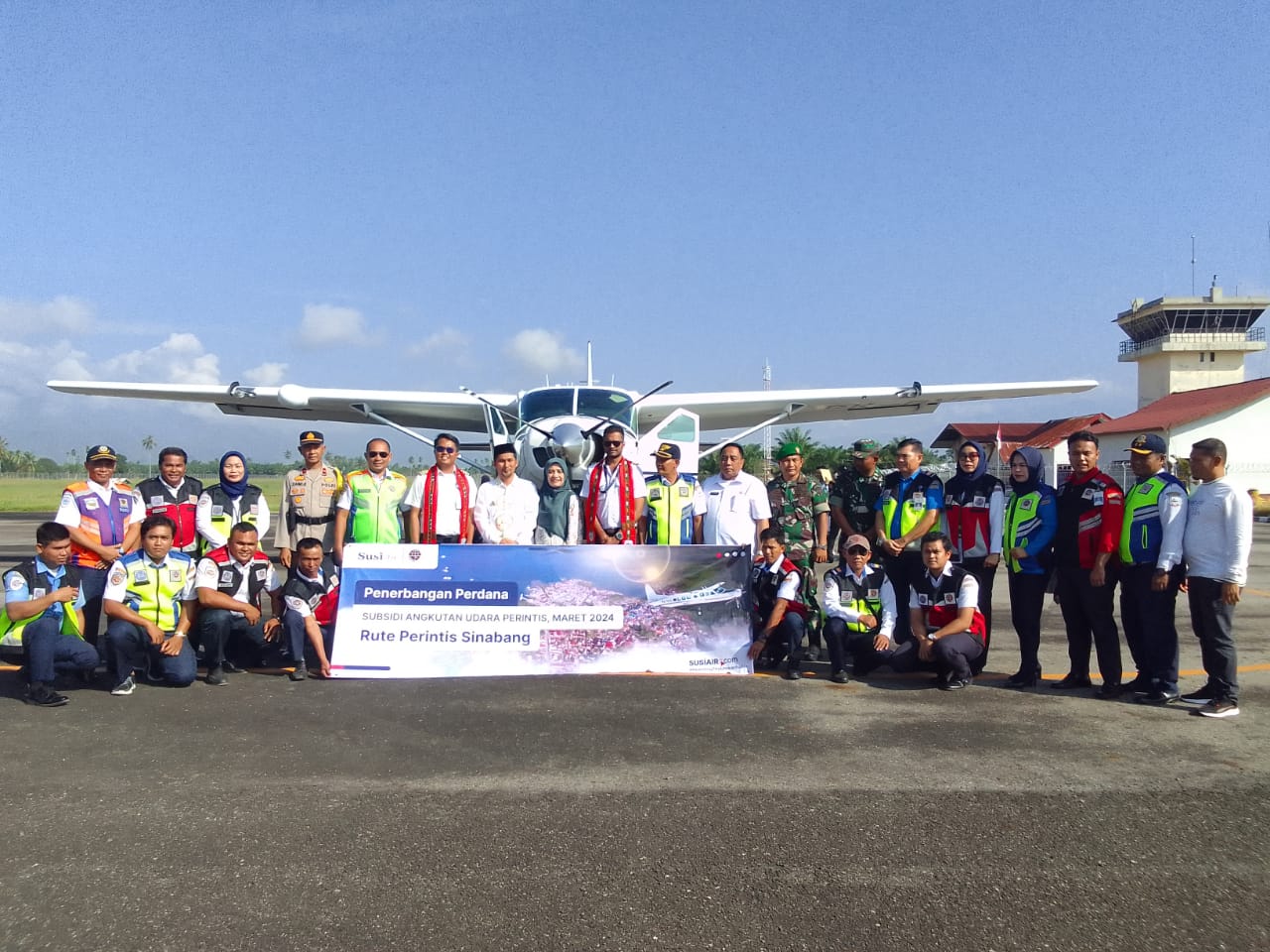 Pj Bupati Agara hadiri penerbangan Susi Air perdana rute Kutacane - Banda Aceh di Bandara Alas Leuser. Waspada/Seh Muhammad Amin