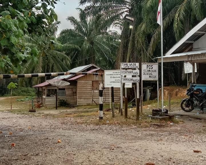 Pos penjagaan PT. Atakana di Lapangan Hely Desa Seumanah Jaya, Kecamatan Ranto Peureulak Aceh Timur, Minggu (17/3). Waspada/dede