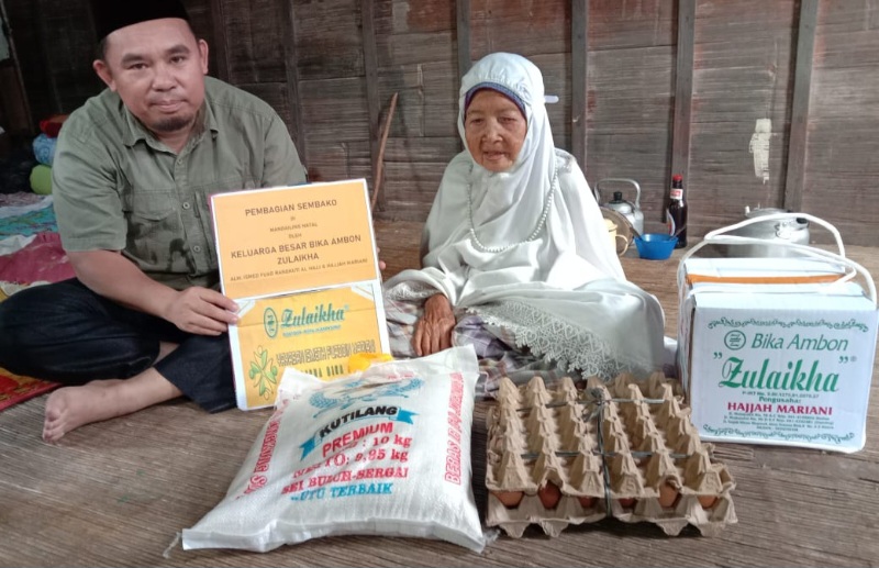 Bika Ambon Zulaikha Berbagi Paket Lebaran Di Madina