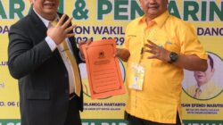 Irsan Efendi Nasution mendaftar balon Wali Kota Padangsidimpuan ke Partai Golkar. (Waspada/Ist)