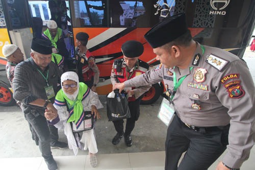 Foto-foto Kloter 9 Tiba Di Asrama Haji Medan