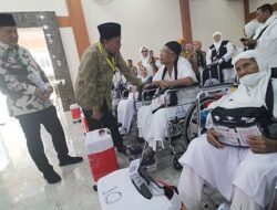 Delay 5 Jam, Foto-foto Jamaah Calhaj Kloter 11 Menunggu Di Asrama Haji Medan