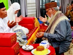 Ulama Kharismatik Aceh Peusijuek Pj Bupati Pidie Dan Istri Naik Haji