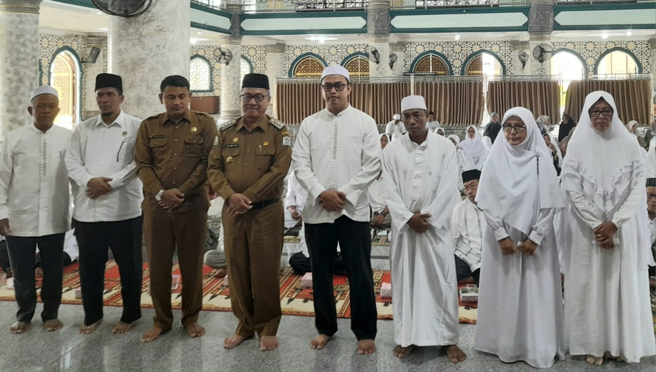 Pj Bupati Peusejuk Dan Lepas Keberangkatan Jamaah Haji Aceh Singkil