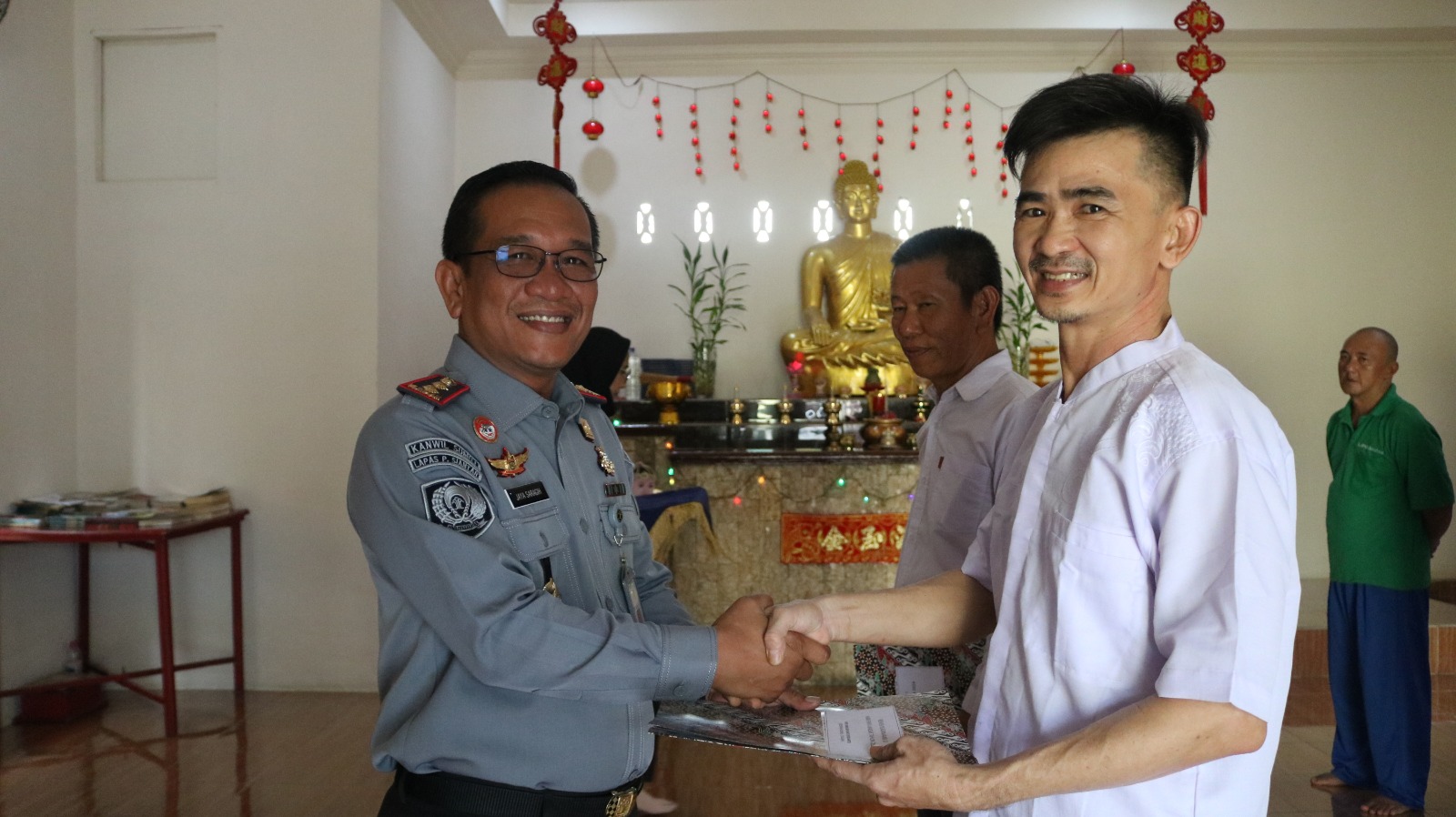 Hari Raya Waisak, 13 Napi Lapas Kelas IIA P.Siantar Beragama Buddha Peroleh Remisi