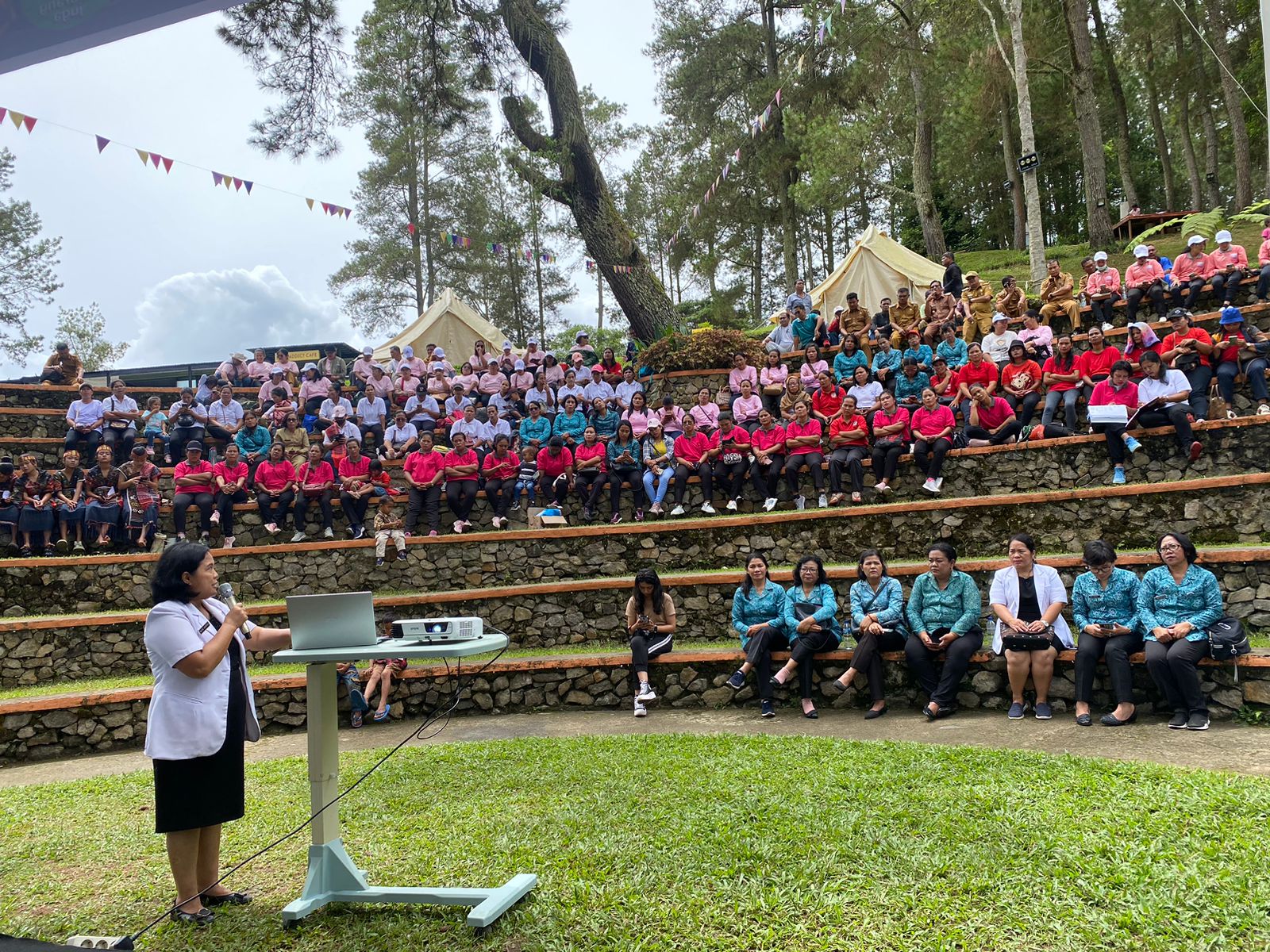 Gebyar IVA Test Kecamatan Ajibata dilaksanakan di The Kaldera Toba Nomadic Escape, Sibisa, Kecamatan Ajibata, Selasa (21/5). Waspada/Ist