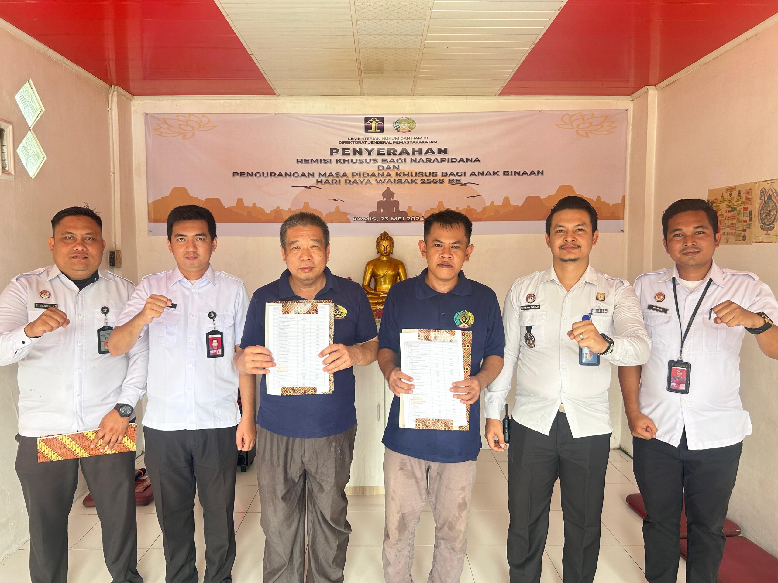   JALANNYA pemberian Remisi Khusus Hari Raya Waisak dua Warga Binaan (WB) Lapas Kelas IIA Labuhan Ruku Beragama Budha.Waspada/Ist