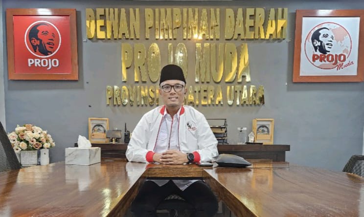   KETUA DPD Projo Muda Sumut Irwansyah Putra Hasibuan saat memberikan keterangan Pers terkait aspirasi warga Sumut sangat menginginkan agar Jokowi tetap berkarir di kancah politik meski sudah purna tugas sebagai Presiden.Waspada/Ist