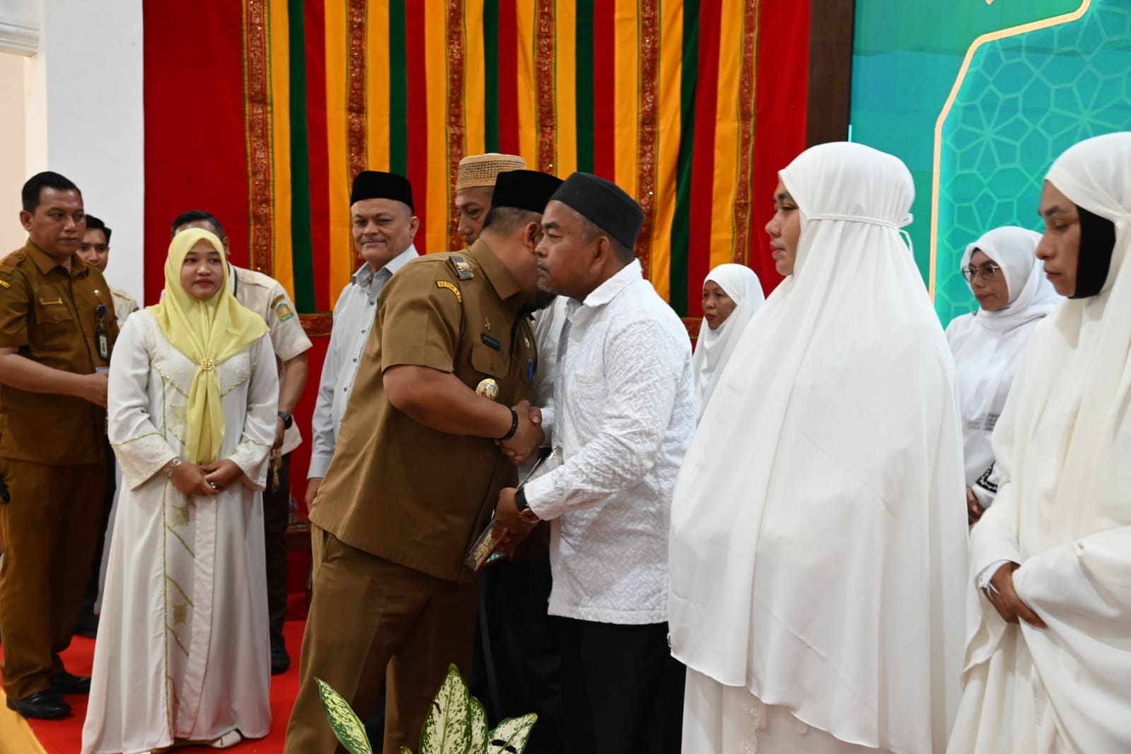 Pemkab Aceh Besar Peusijuek 29 JCH ASN