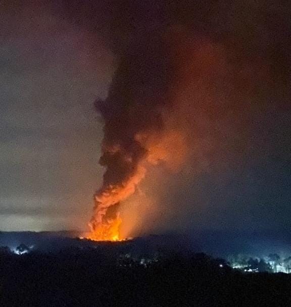 Kondisi lokasi kebakaran sumur illegal drilling (pengeboran minyak secara ilegal) yang dilakukan oleh masyarakat di Dusun Paya Laot, Gampong Alue Canang, Kecamatan Birem Bayeun Kabupaten Aceh Timur, Kamis (30/5). Waspada/ist